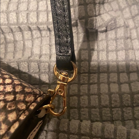 Henri Bendel EUC crossbody/wallet/glasses case - Picture 10 of 16